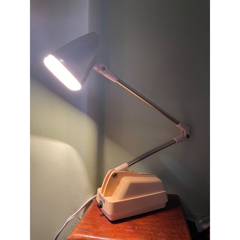 Vintage MCM Cygnet-Lite Model X317 Yellow gold Folding Desk Lamp - Picture 13 of 16